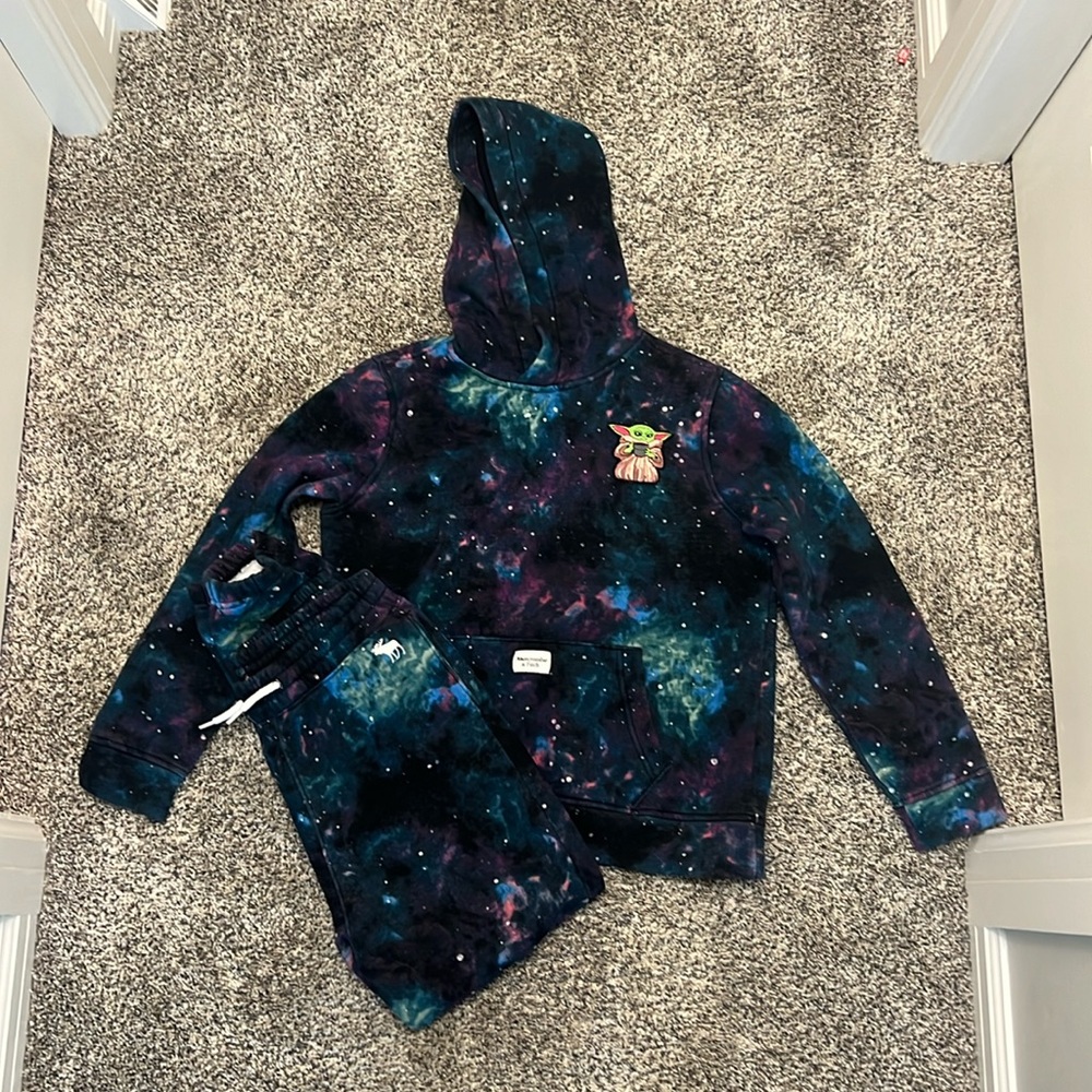 Abercrombie Kids matched set- size 13/14- Baby Yoda/Grogu